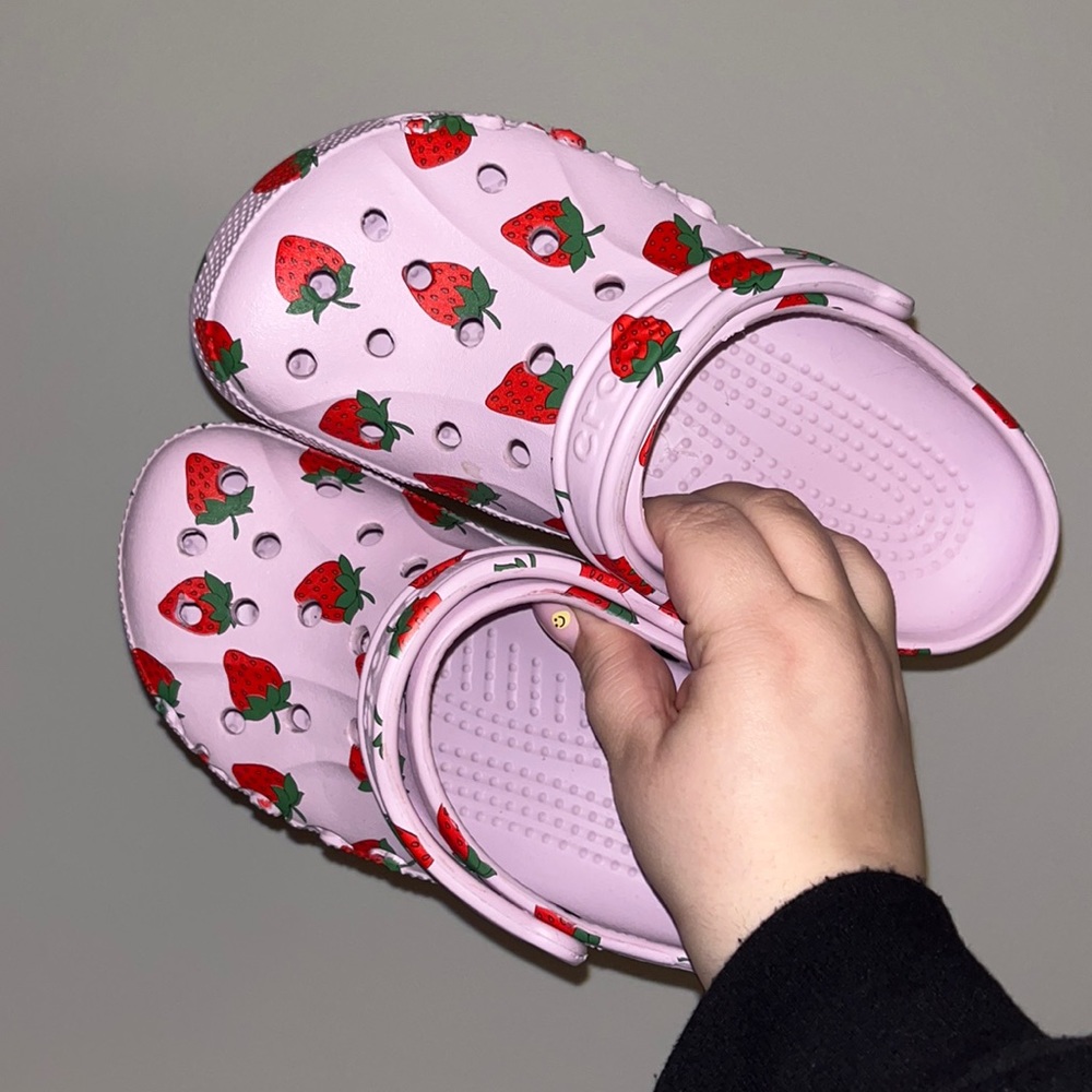 strawberry crocs